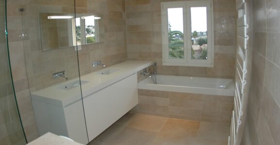 Bathroom showroom near Antibes and Cannes